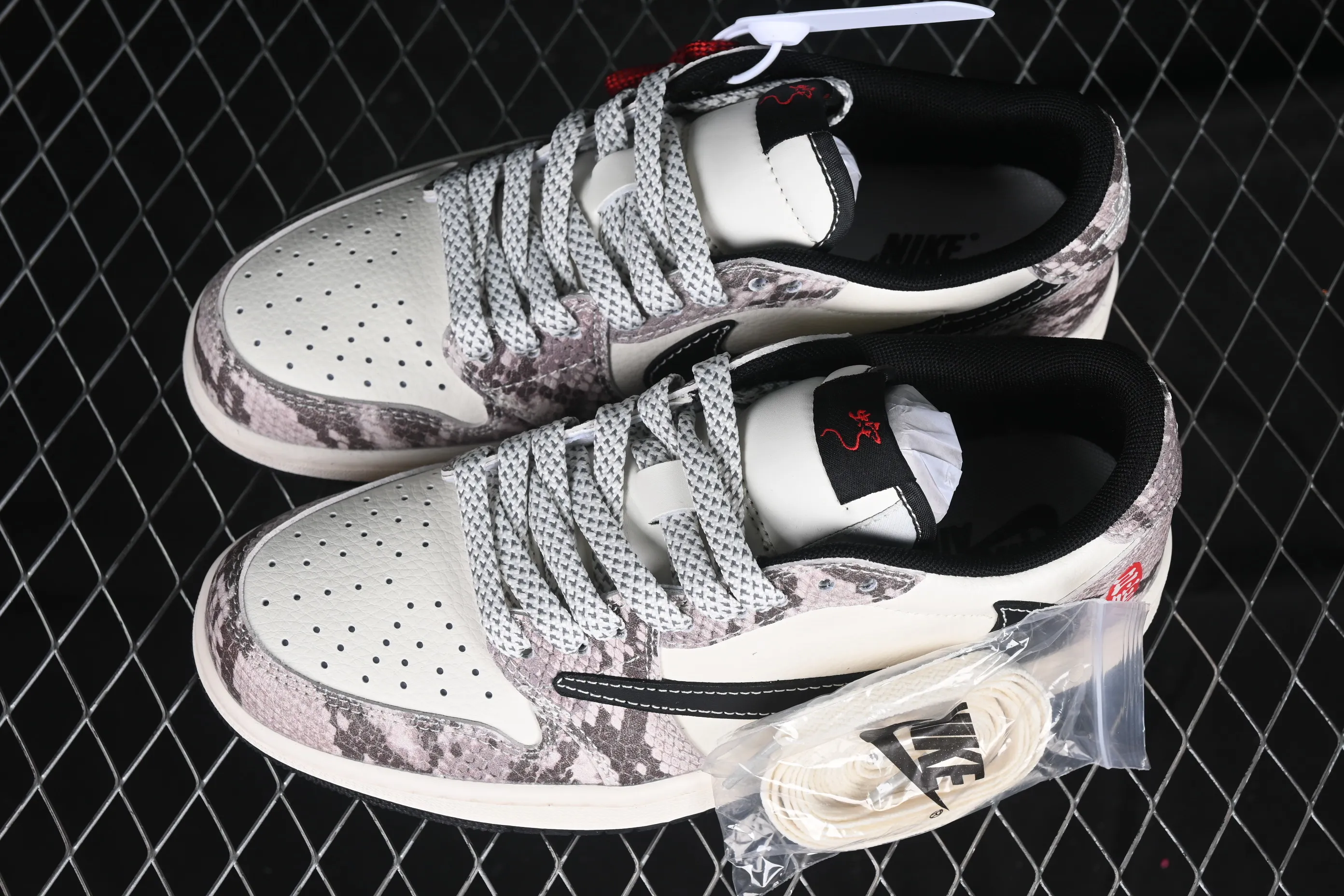 All categories Air Jordan Jordan series basketball shoes Air Jordan 1 Low High-end customized low-top sneakers Travis Scott x Fragment Design x Air Jordan 1 Low OG SP AJ1 Joe 1 Year of the Snake Limited Gray and white snake scales Low-top cultural and casual sneakers XX3318-518
